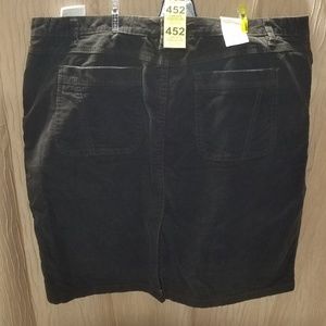 452 Old Navy  black corduroy size 18 skirt